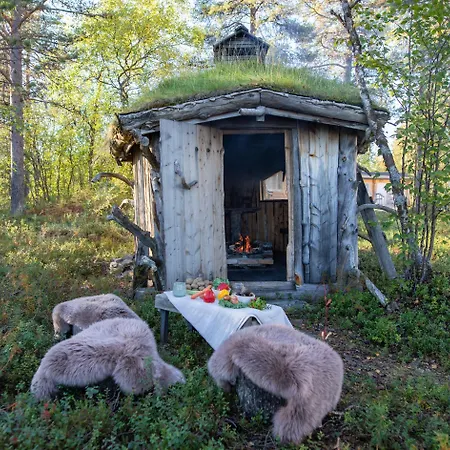 Chalet Hirsi - The White Blue Wilderness