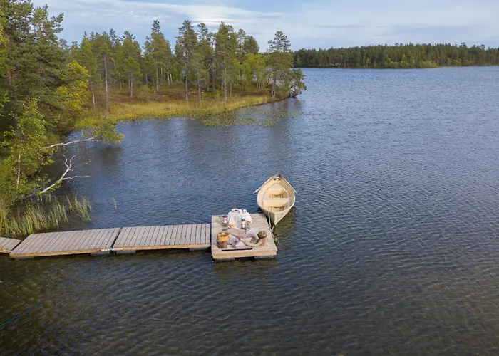 Chalet Hirsi - The White Blue Wilderness